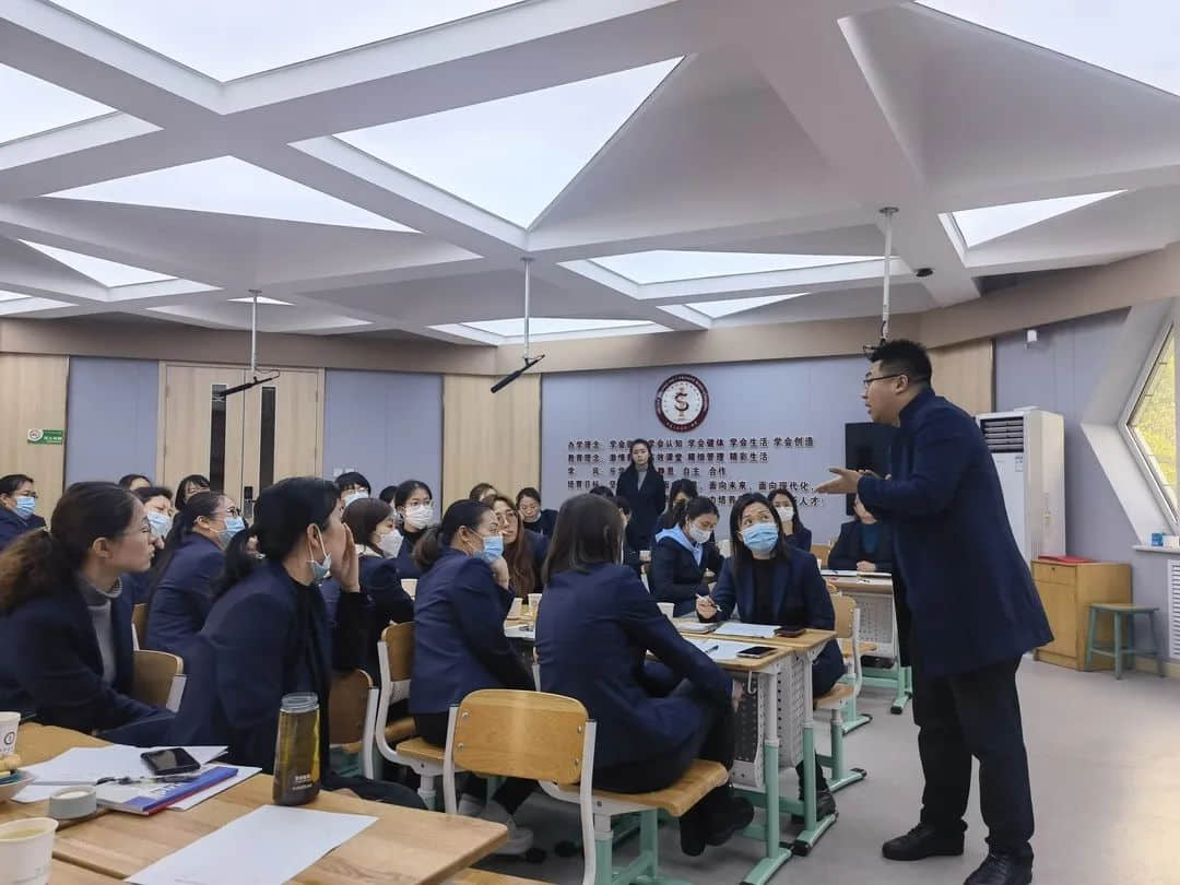 【立之育•班主任沙龙】一缕秋日里的暖阳— —第一届“班级常规管理”主题班主任沙龙