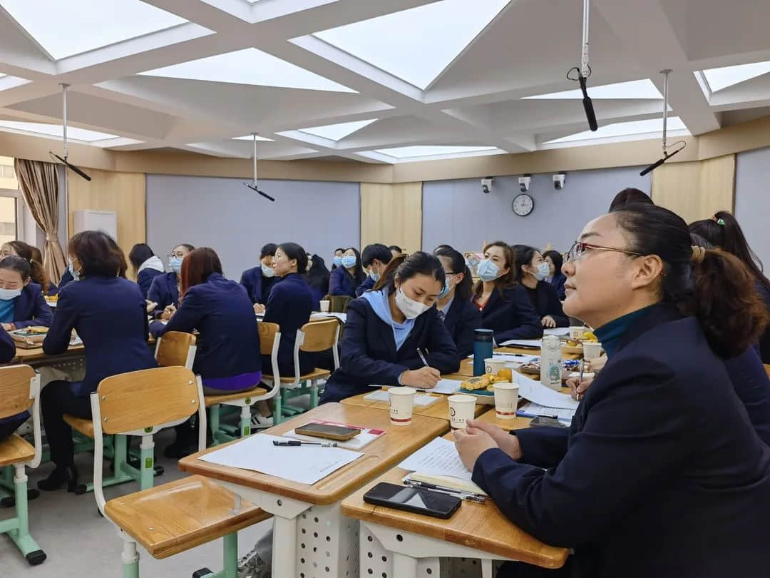 【立之育•班主任沙龙】一缕秋日里的暖阳— —第一届“班级常规管理”主题班主任沙龙