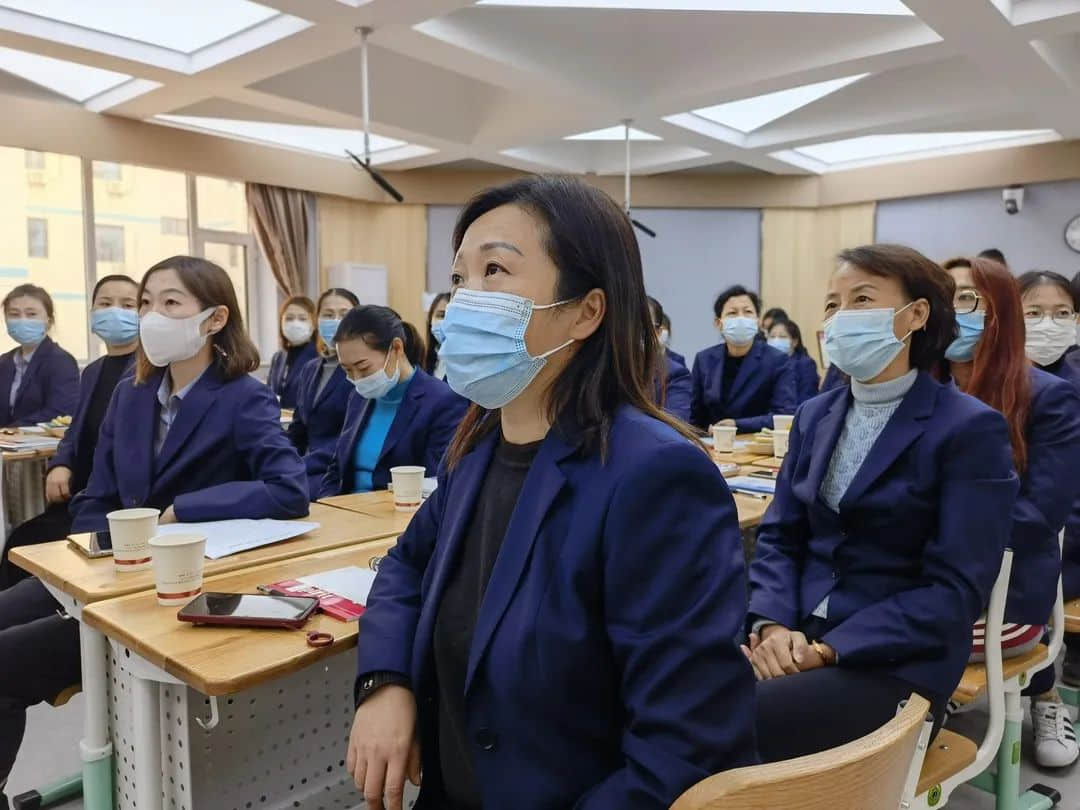 【立之育•班主任沙龙】一缕秋日里的暖阳— —第一届“班级常规管理”主题班主任沙龙