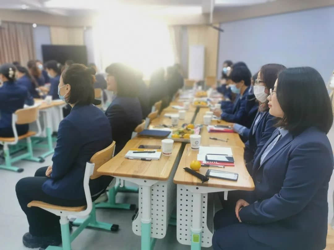 【立之育•班主任沙龙】一缕秋日里的暖阳— —第一届“班级常规管理”主题班主任沙龙