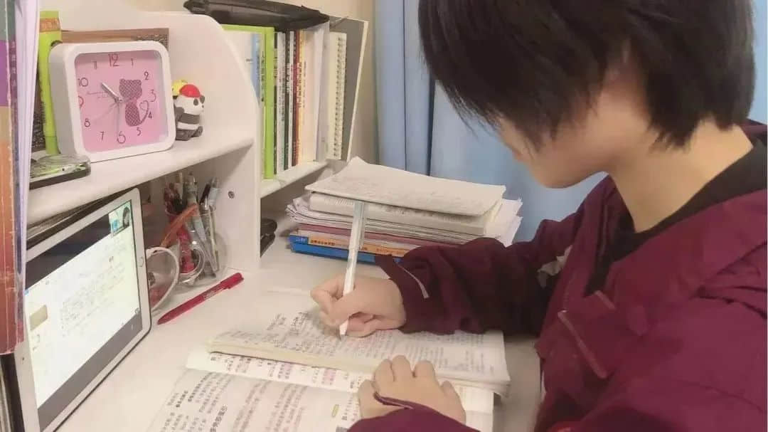 追梦逐光 永不停歇 我们依旧全力奔跑丨私立一中精耕细作打造云端高效课堂