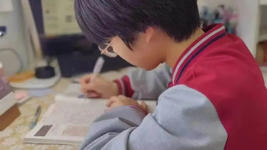 追梦逐光 永不停歇 我们依旧全力奔跑丨私立一中精耕细作打造云端高效课堂