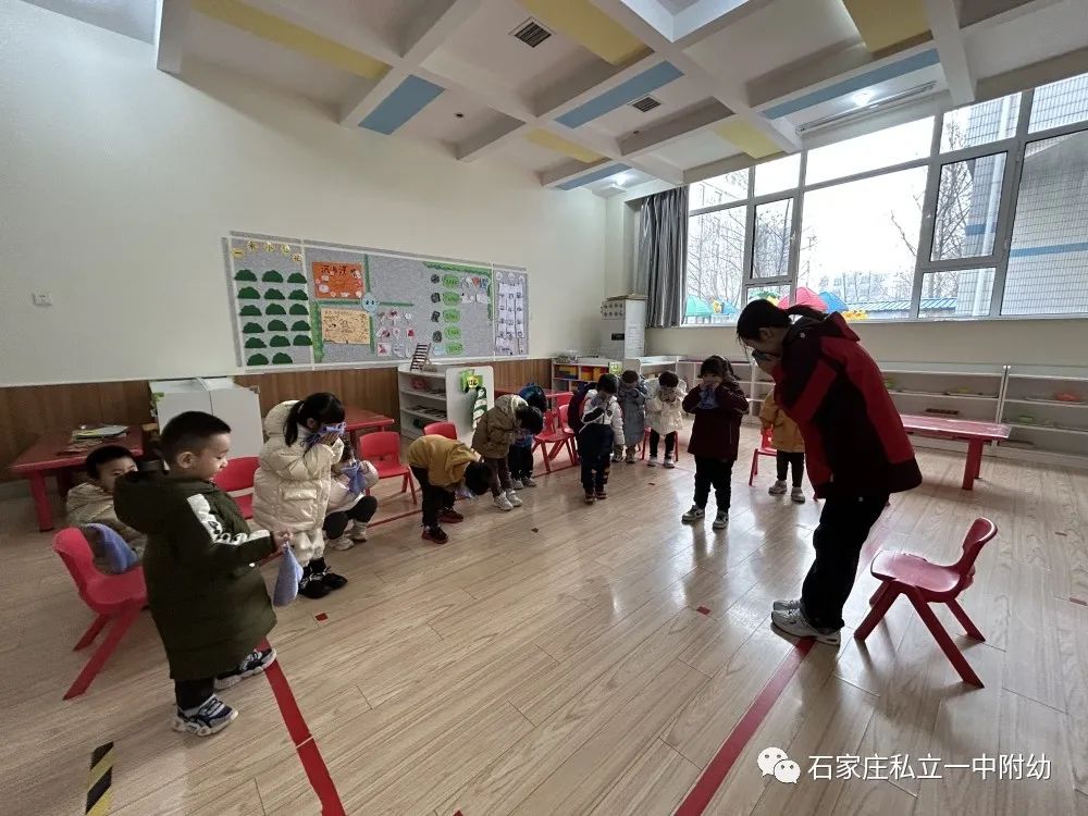 【幼之育】“消防安全 我们在行动”——私立一中幼儿园消防逃生演练活动