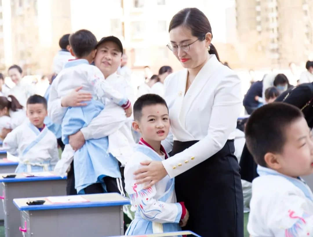 【立小•成长四礼】开蒙启智 礼润童心｜一年级开笔礼仪式