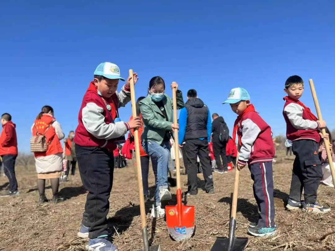 【立小•劳动教育】浇灌希望 种植未来 | 立娃植树节实践活动