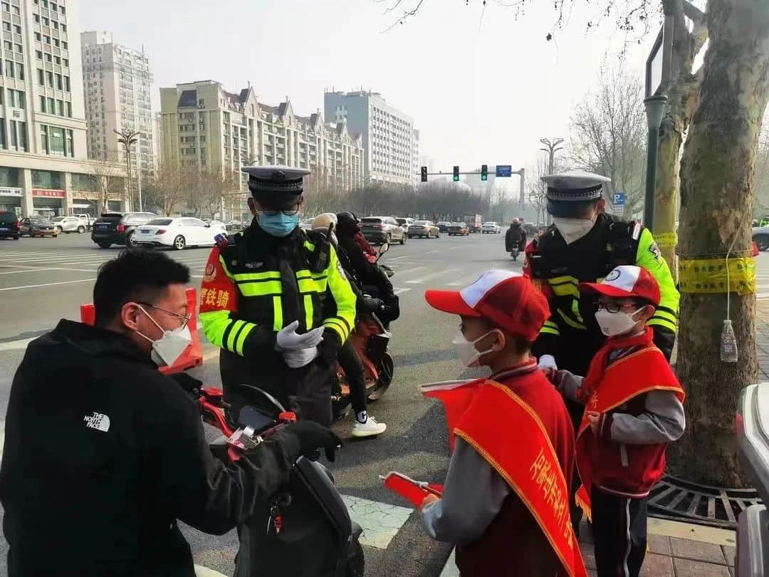 【立小•芳华录】身边雷锋 | “鲜花送雷锋”活动颁奖仪式