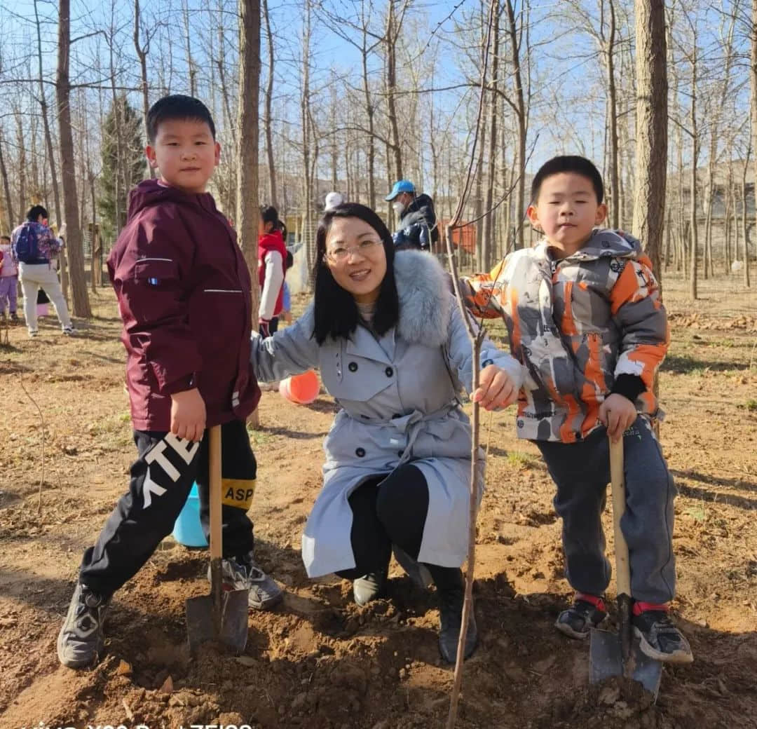 【立小•劳动教育】浇灌希望 种植未来 | 立娃植树节实践活动