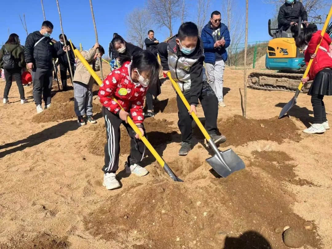 【立小•劳动教育】浇灌希望 种植未来 | 立娃植树节实践活动