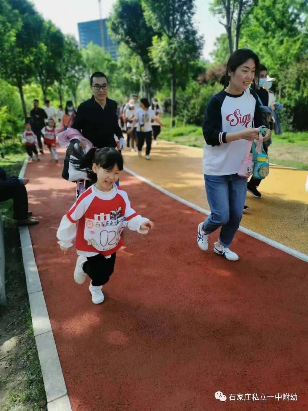 【亲子运动会】石家庄市私立第一中学幼儿园首届亲子马拉松——为爱奔跑，勇敢做自己