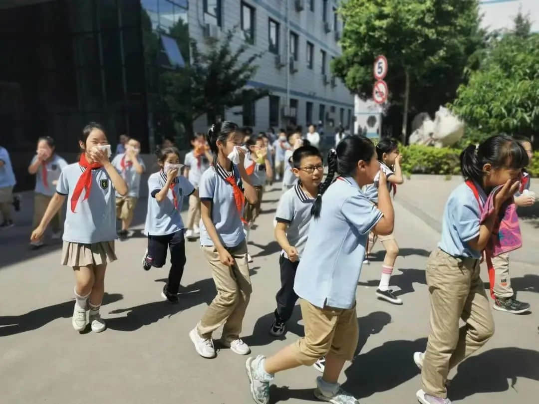 【立小•校园安全】筑牢安全防线 生命重于泰山｜消防安全应急疏散演练