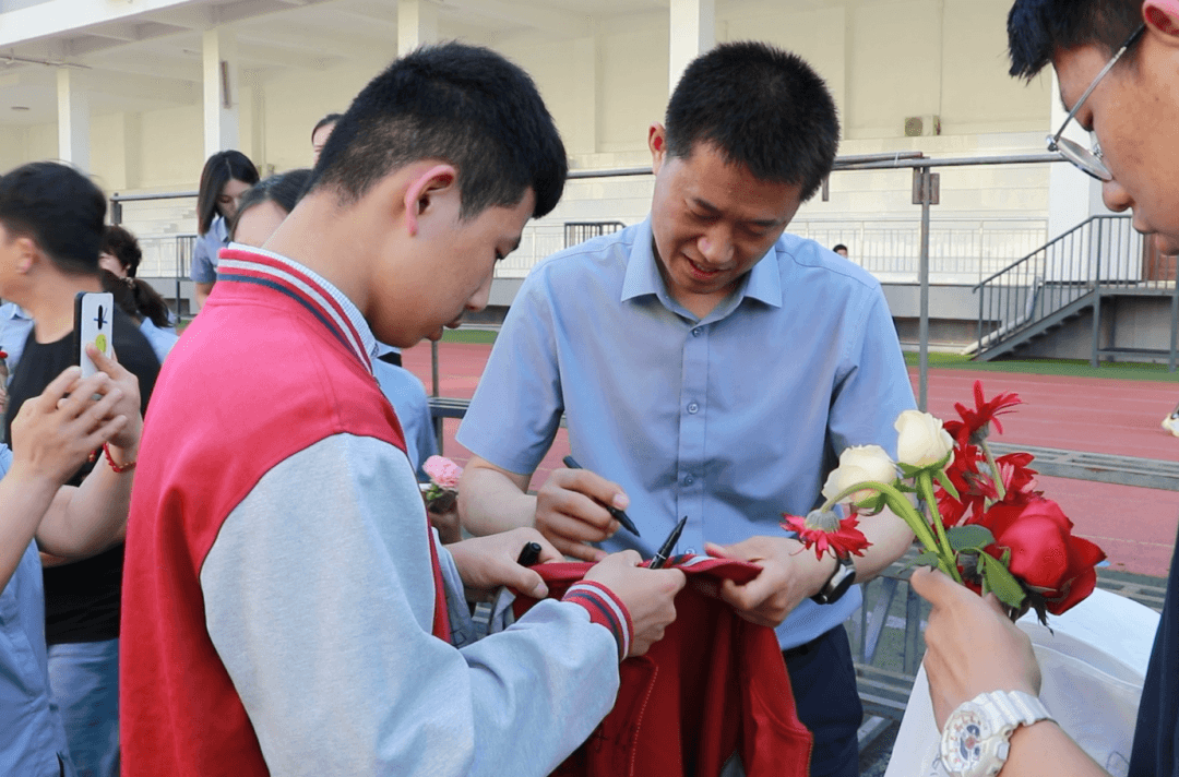 少年乘风去 未来皆可期丨初三年级毕业典礼暨中考冲刺大会