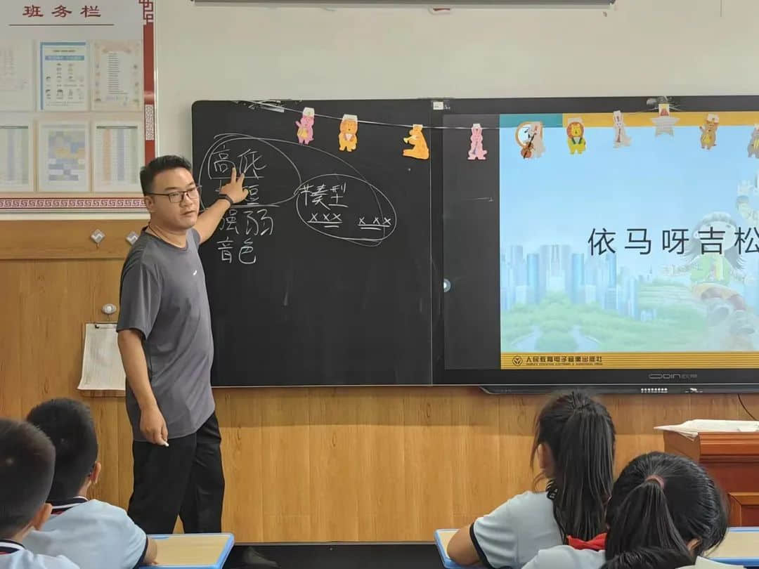 【立小•聚焦教学】开学新面貌 把脉新课堂｜石家庄私立一中附属小学开展新学期“推门听课”活动