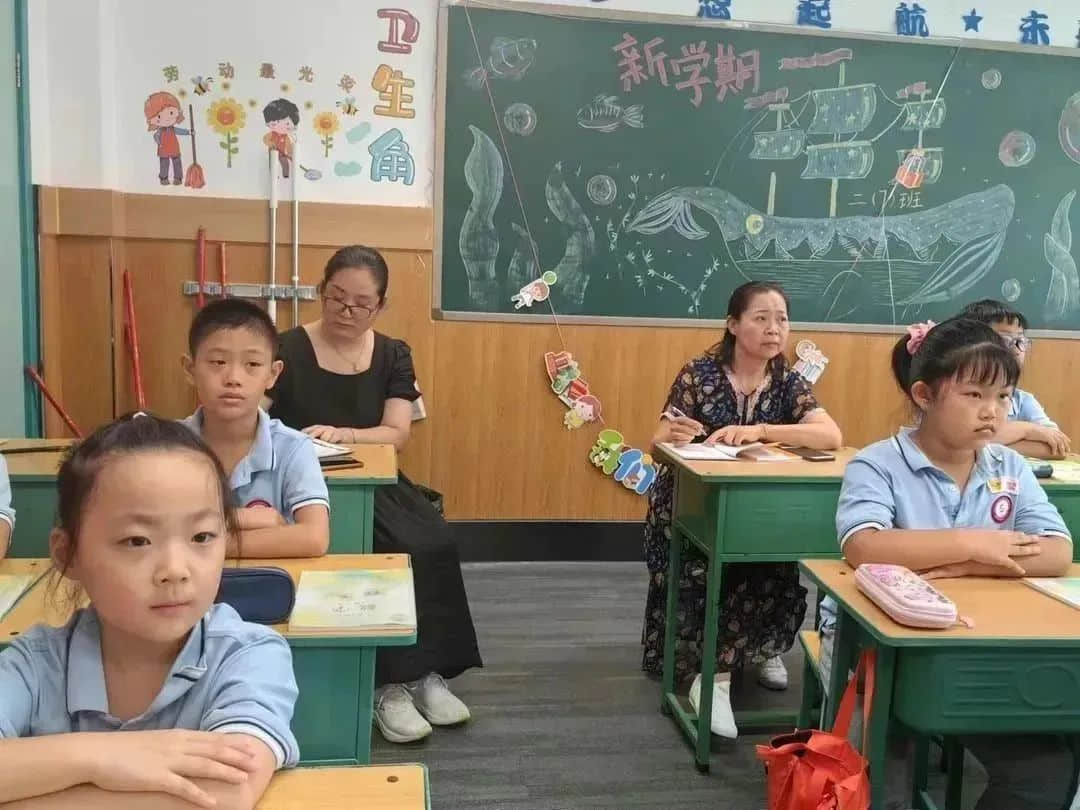 【立小•聚焦教学】开学新面貌 把脉新课堂｜石家庄私立一中附属小学开展新学期“推门听课”活动