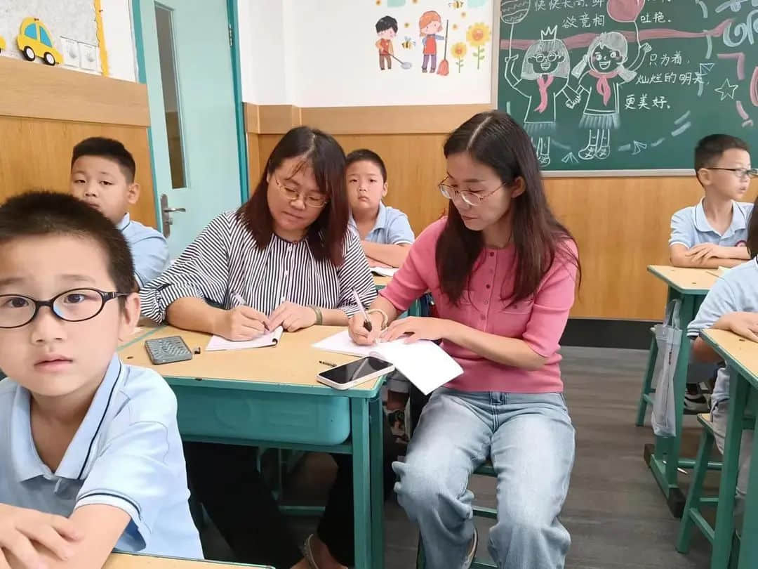 【立小•聚焦教学】开学新面貌 把脉新课堂｜石家庄私立一中附属小学开展新学期“推门听课”活动