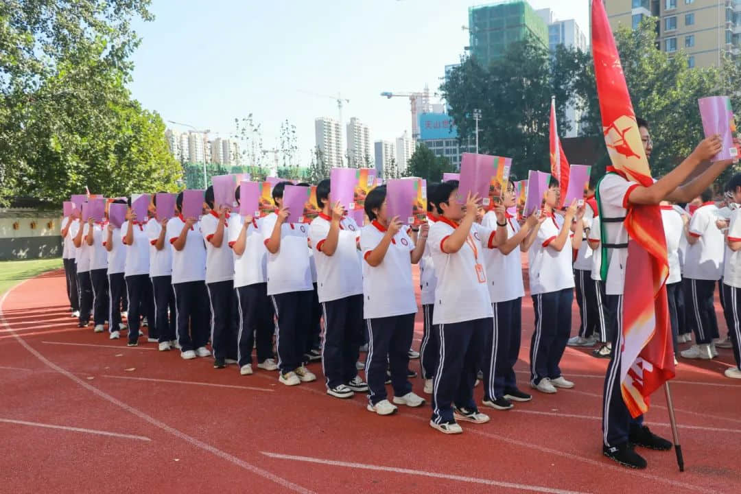 用激情迎接晨光 以书声追逐梦想丨高一年级激情早读震撼来袭！