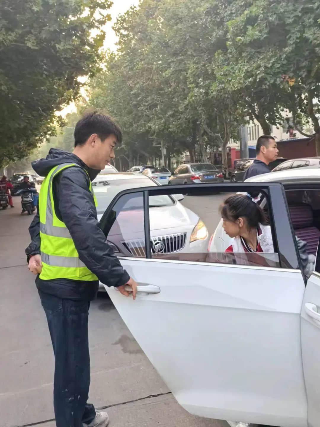 【立小•家校共育】微光成炬 温暖可及｜家长志愿者篇