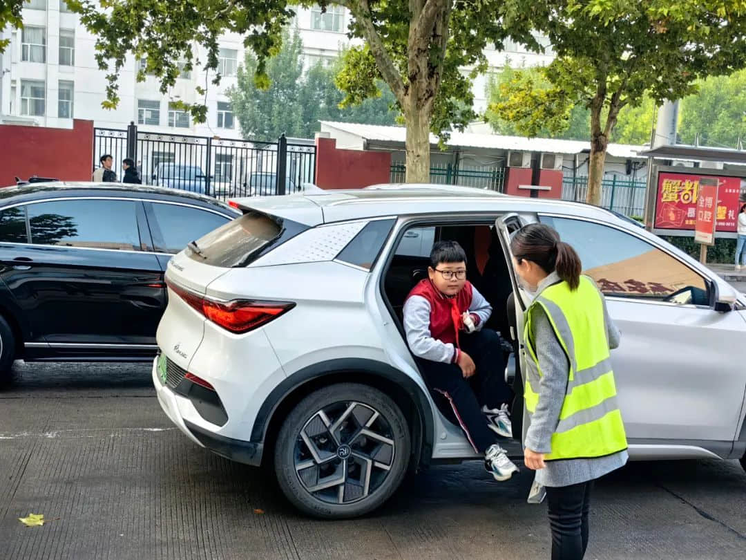 【立小•家校共育】微光成炬 温暖可及｜家长志愿者篇