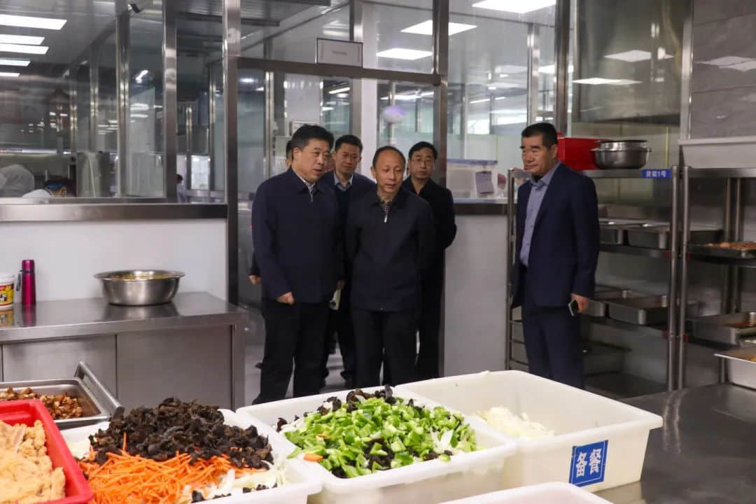 守卫食品安全 共享美好“食”光丨市领导到我校检查食品安全工作并给予高度评价