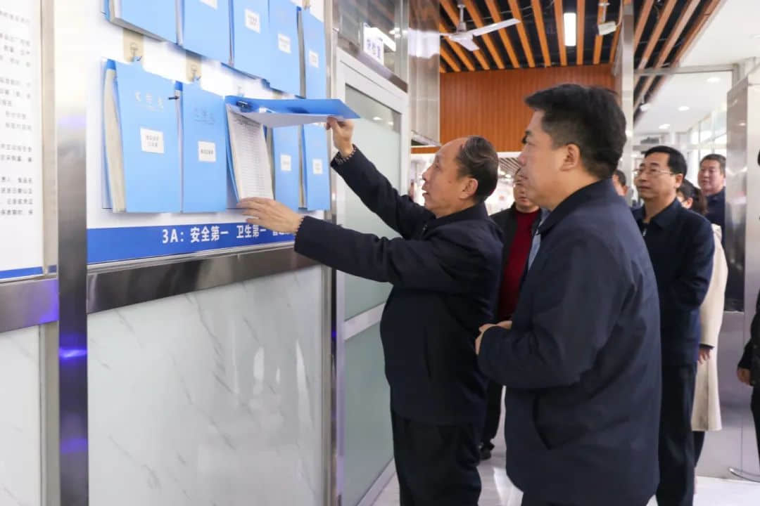 守卫食品安全 共享美好“食”光丨市领导到我校检查食品安全工作并给予高度评价