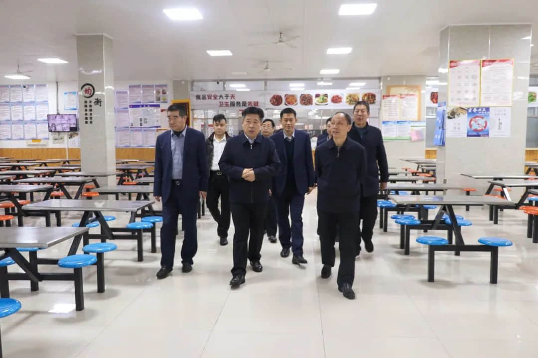 守卫食品安全 共享美好“食”光丨市领导到我校检查食品安全工作并给予高度评价