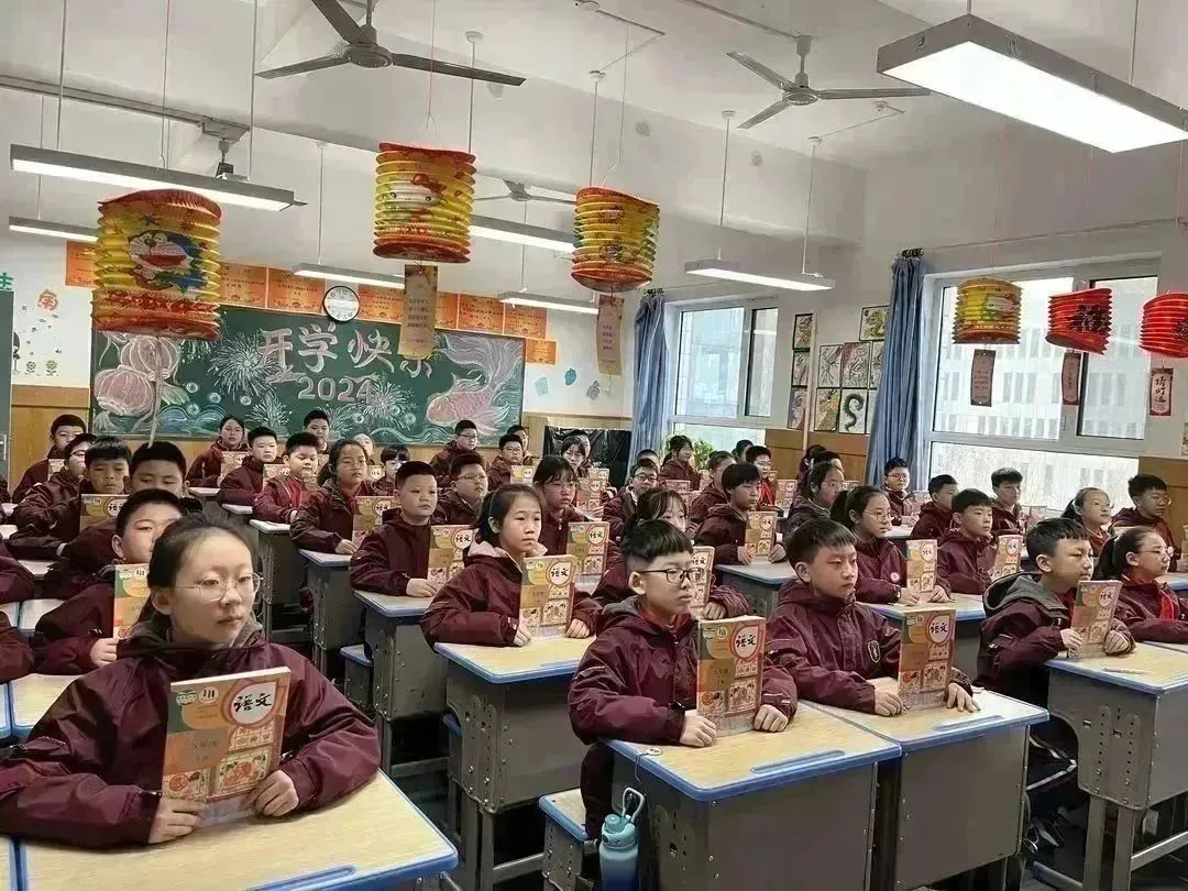 【立小 • 开学季】欣欣向“龙” 筑梦未来｜2024年春季新学期班级开启仪式
