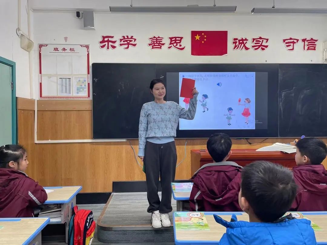 【立小•聚焦教学】推门听课促成长 收心归位新起航｜石家庄私立一中附属小学开展新学期“推门听课”活动