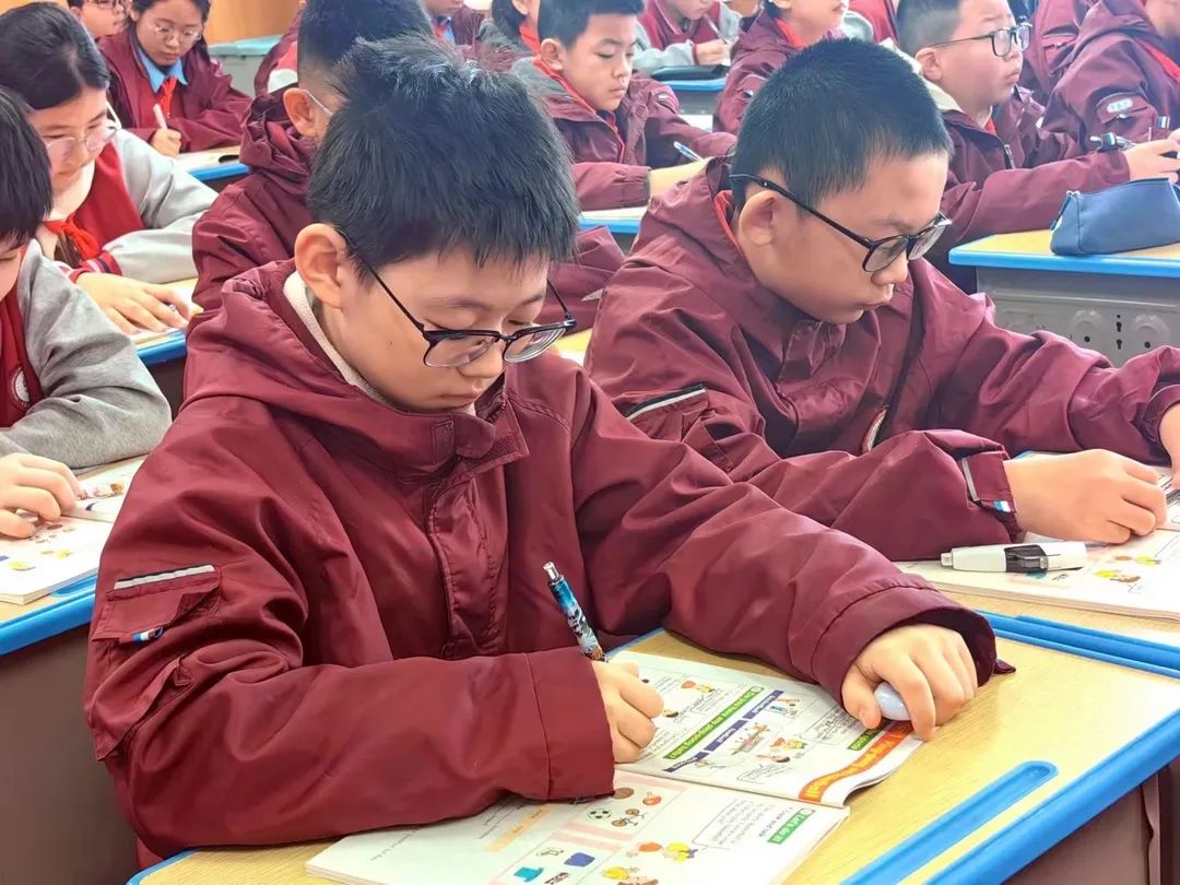 【立小•聚焦教学】推门听课促成长 收心归位新起航｜石家庄私立一中附属小学开展新学期“推门听课”活动