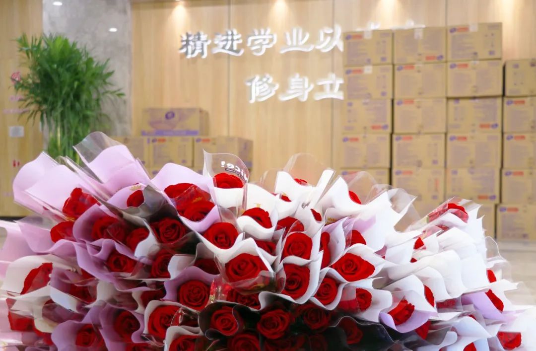 致敬最美女教师，铿锵玫瑰别样红！