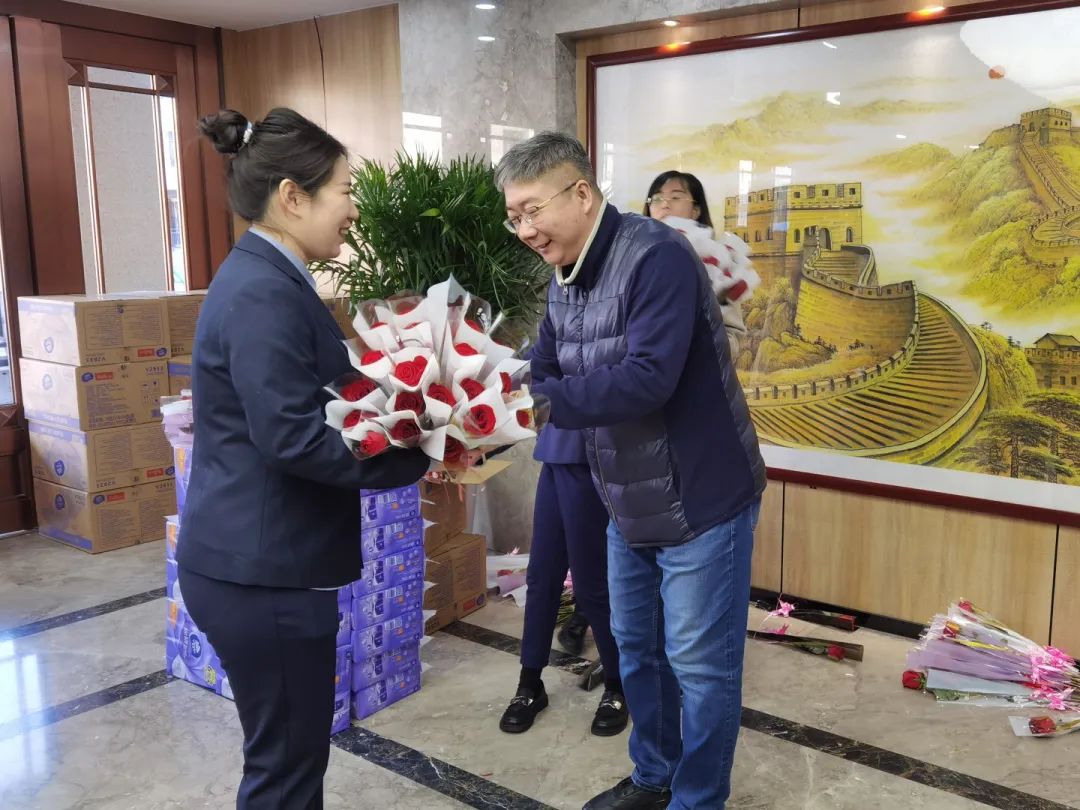 致敬最美女教师，铿锵玫瑰别样红！