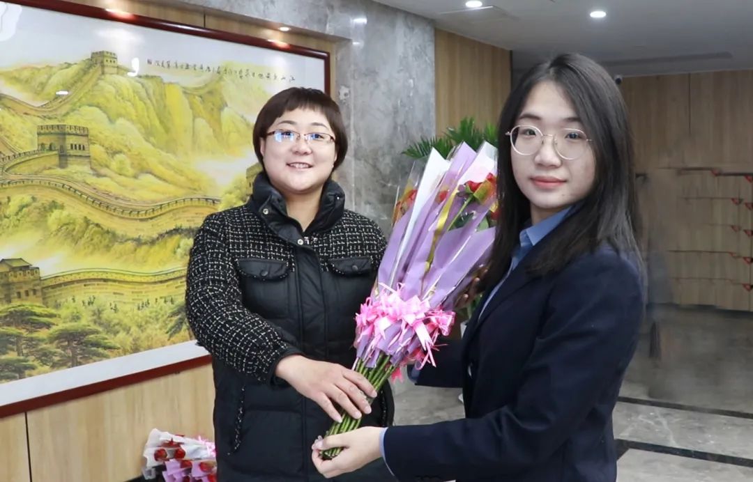 致敬最美女教师，铿锵玫瑰别样红！