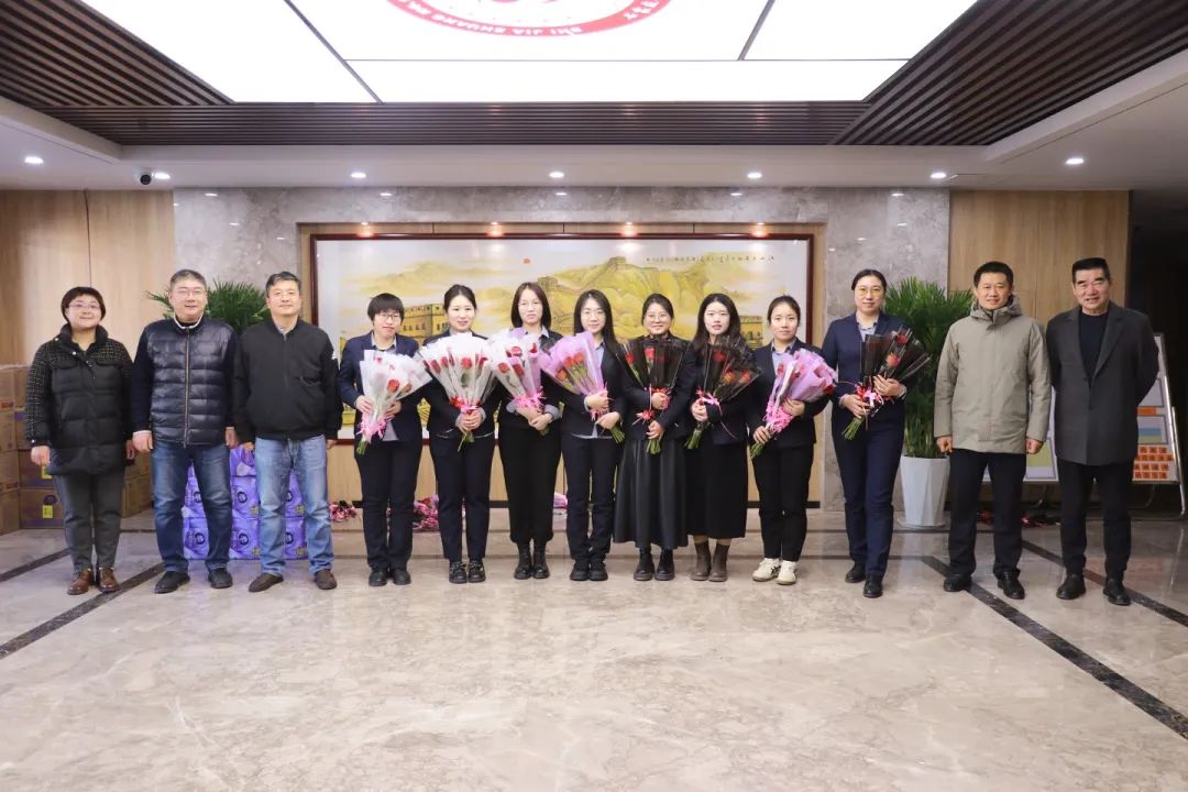 致敬最美女教师，铿锵玫瑰别样红！