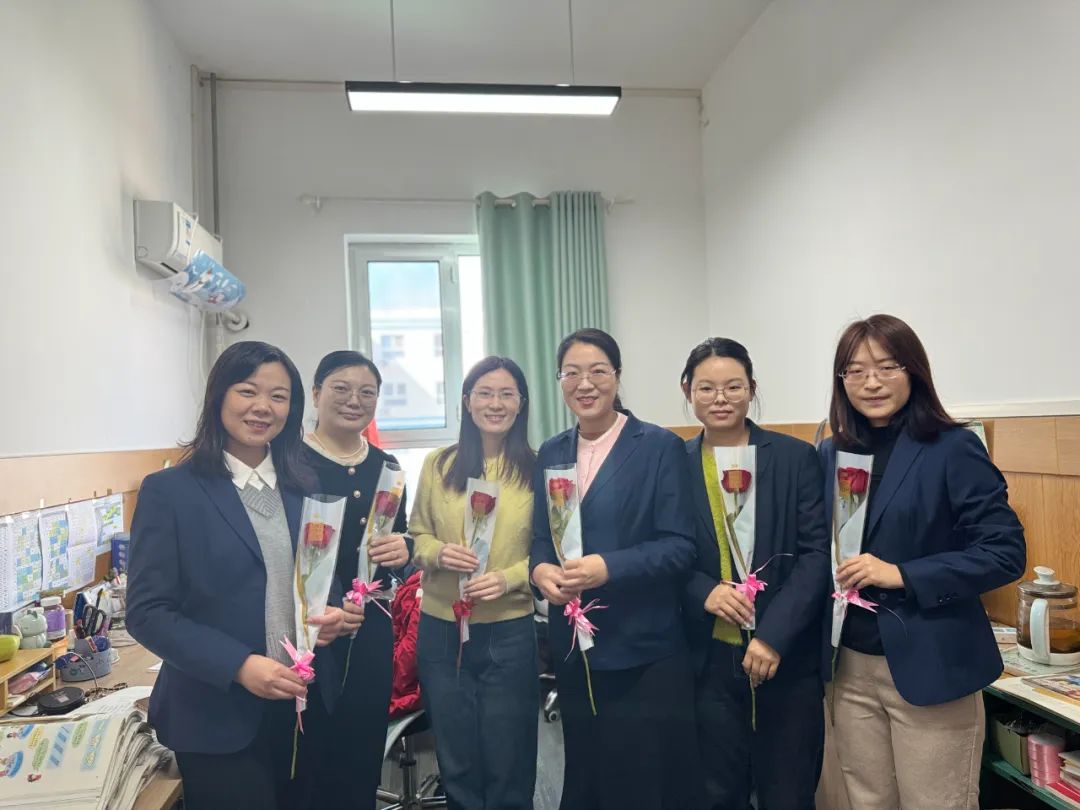 致敬最美女教师，铿锵玫瑰别样红！