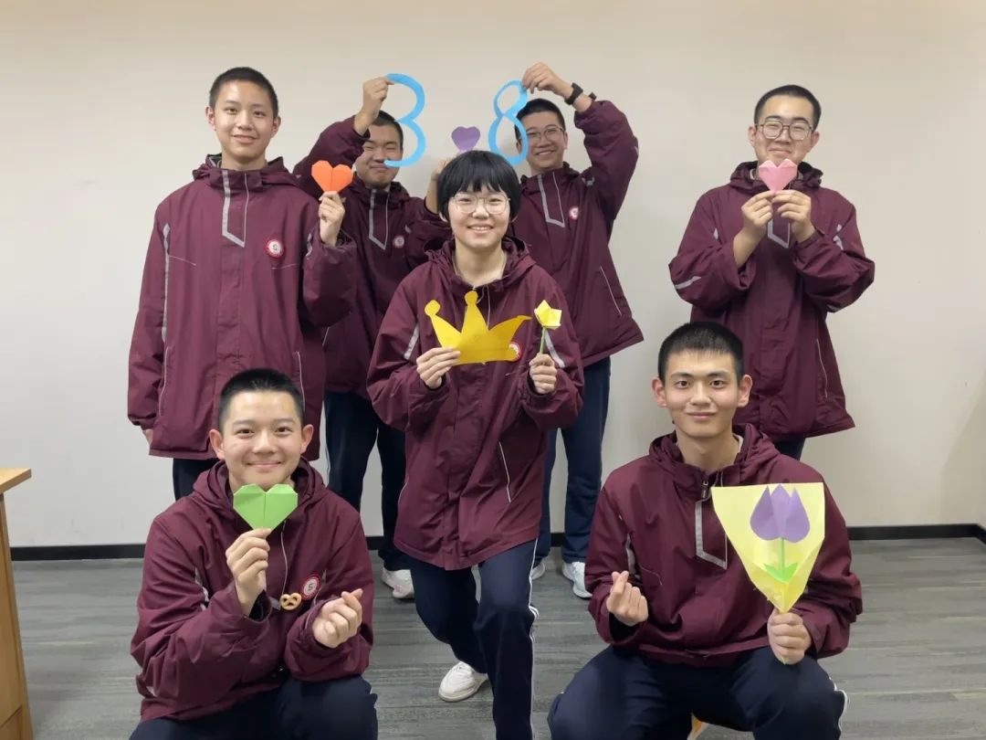 致敬最美女教师，铿锵玫瑰别样红！