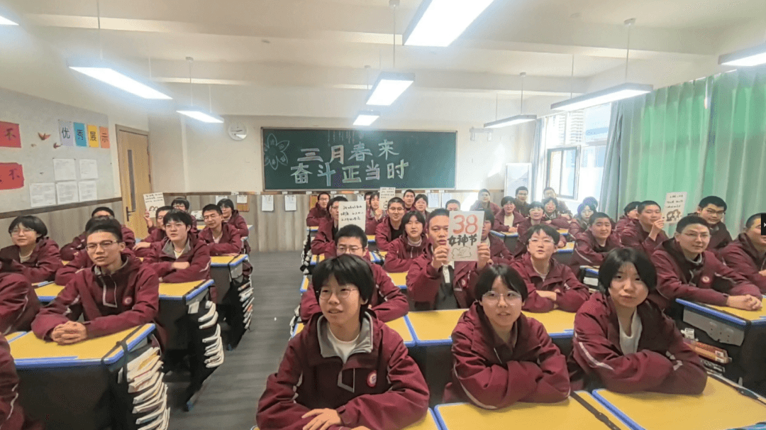 致敬最美女教师，铿锵玫瑰别样红！