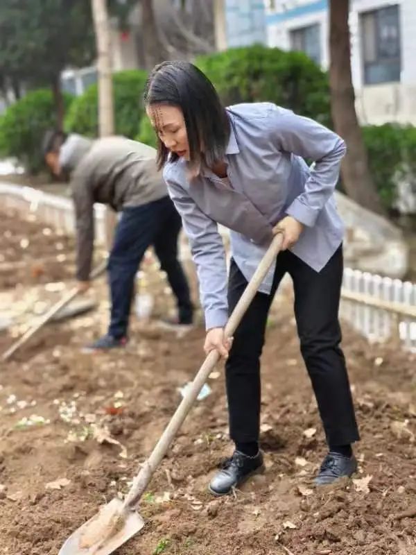 【立小•生命教育】寻味种植园 探秘中草药｜三年级百草园种植课程开启仪式