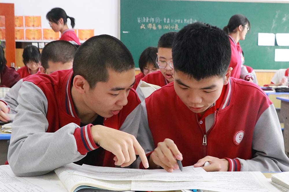 青春不问西东 奋斗自成芳华丨高一年级师生共同备战调研考试