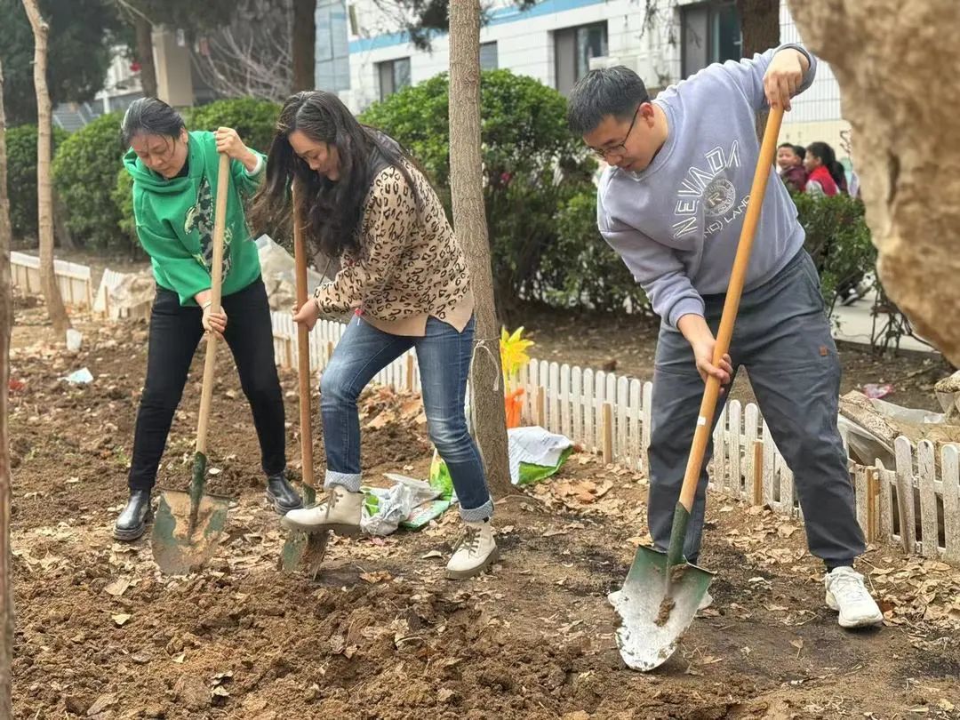 【立小•生命教育】寻味种植园 探秘中草药｜三年级百草园种植课程开启仪式