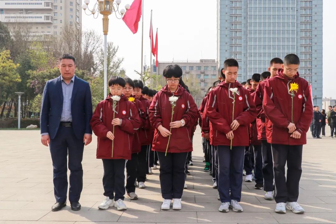 清明祭英烈 吾辈当自强丨向英雄致敬！