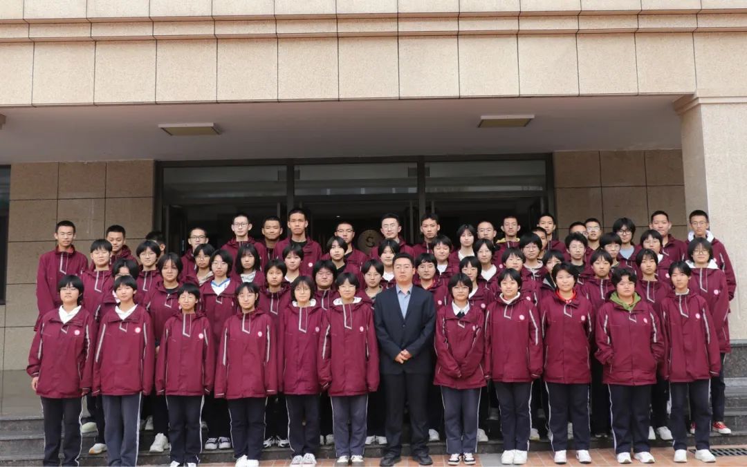 春风催新绿 表彰树榜样丨周一升旗仪式暨表彰会
