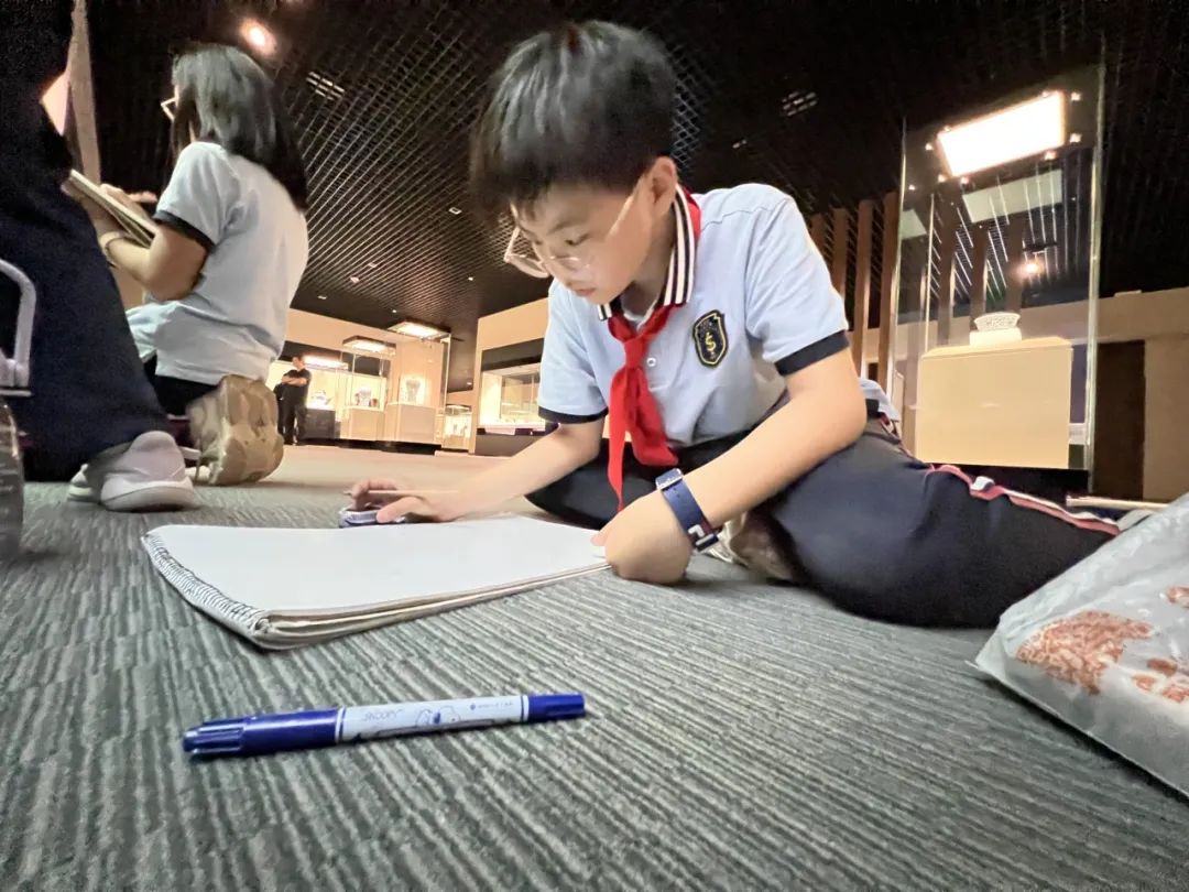 【立小•博物馆课程】我在博物馆里画文物｜国际博物馆日主题实践活动