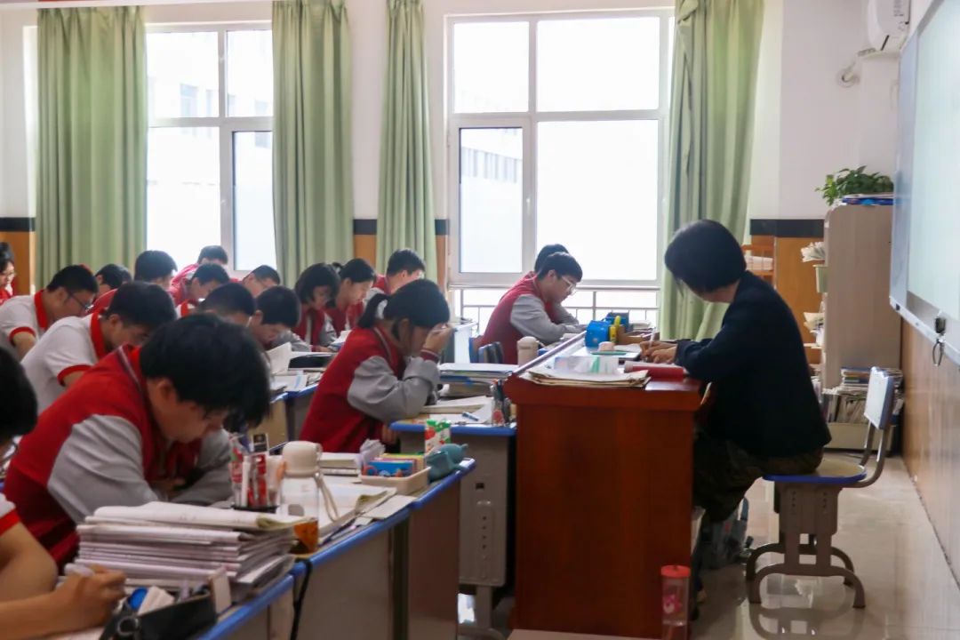 时刻相伴 携手同行丨高三师生备考实况