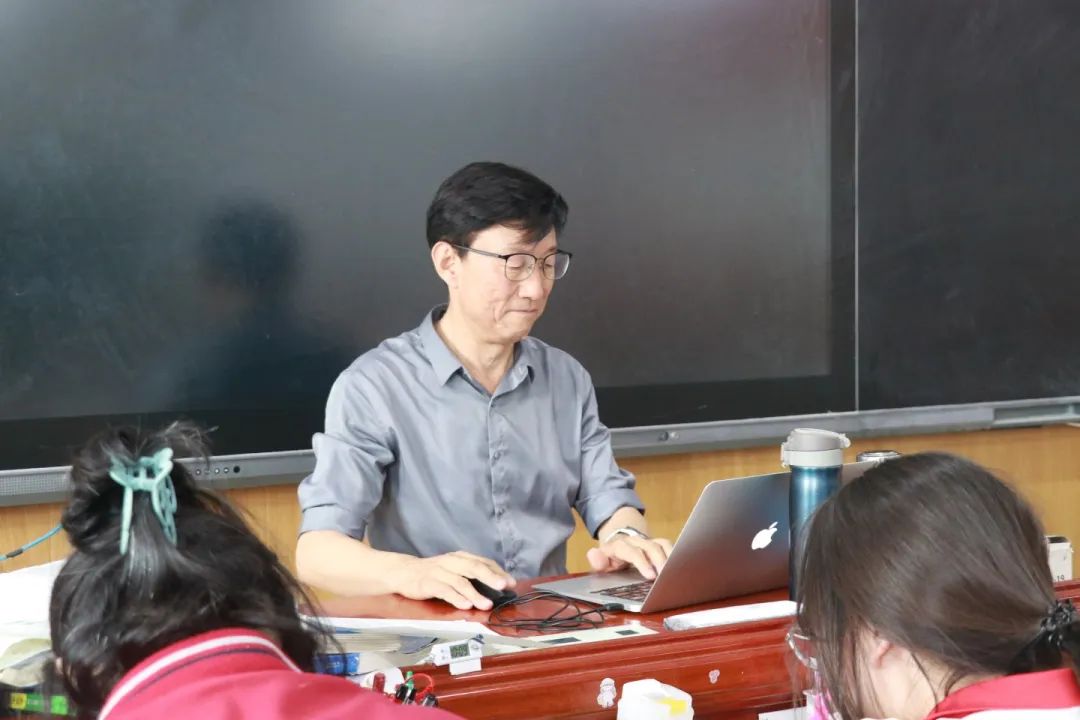 时刻相伴 携手同行丨高三师生备考实况