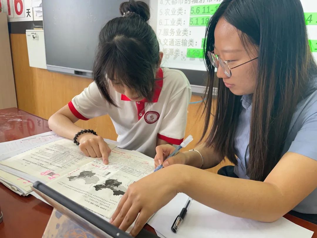 时刻相伴 携手同行丨高三师生备考实况