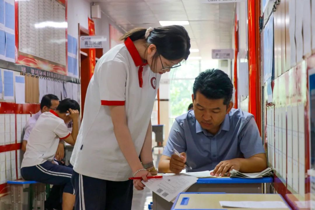 时刻相伴 携手同行丨高三师生备考实况