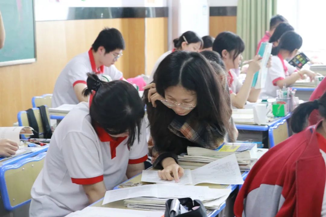 时刻相伴 携手同行丨高三师生备考实况