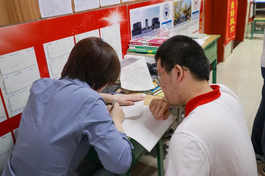 时刻相伴 携手同行丨高三师生备考实况