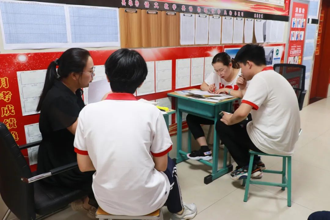 时刻相伴 携手同行丨高三师生备考实况