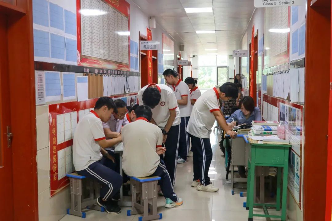 时刻相伴 携手同行丨高三师生备考实况