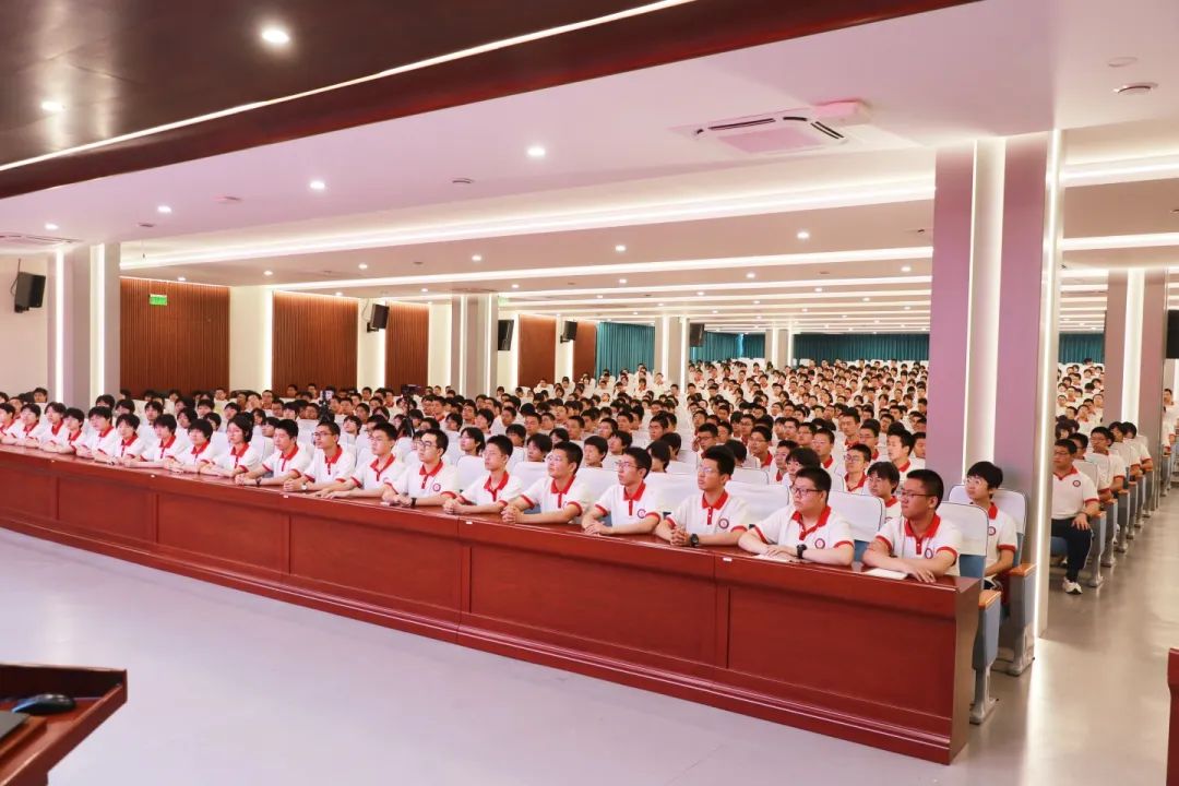 清华大学博士生导师徐华教授莅临我校举办高端讲坛