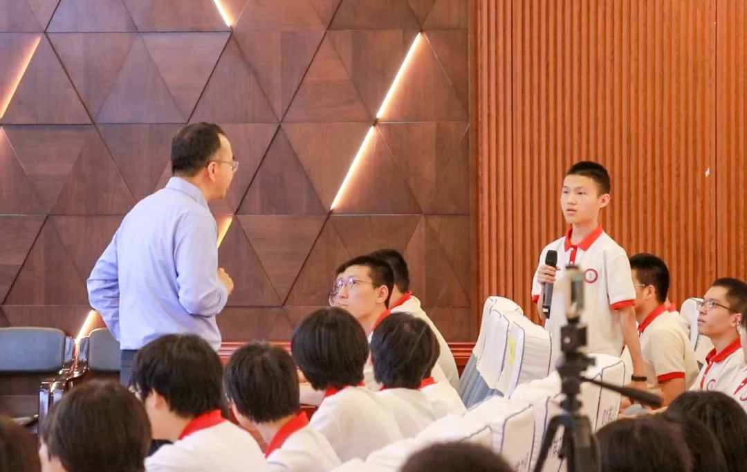 清华大学博士生导师徐华教授莅临我校举办高端讲坛
